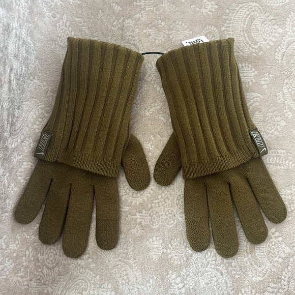 Brand New Nike Knit Touchscreen Tech Gloves Large Overfold Cuff Olive Green - Picture 1 of 7